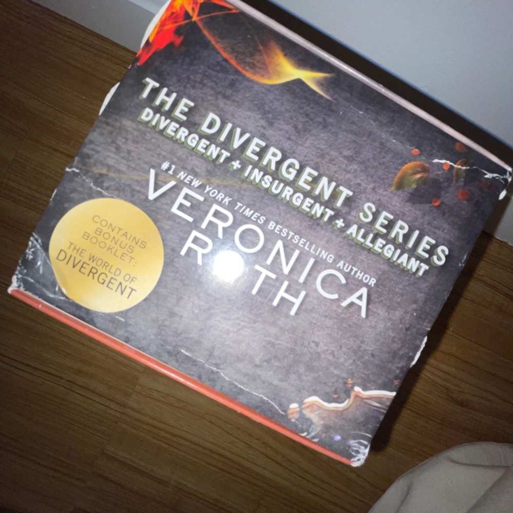 DIVERGENT BOOK SERIES